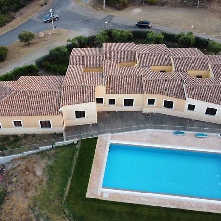 Residence Baia Sant Anna Con Piscina Танаунелла Екстер'єр фото
