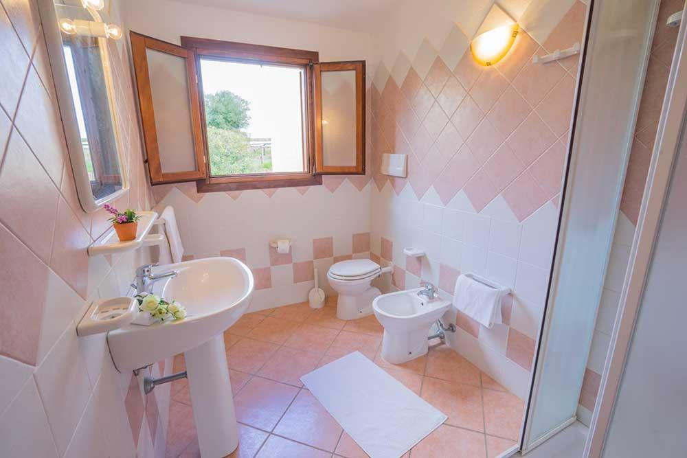 Residence Baia Sant Anna Con Piscina Танаунелла Екстер'єр фото