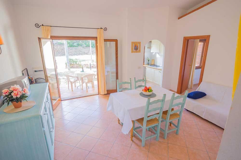 Residence Baia Sant Anna Con Piscina Танаунелла Екстер'єр фото