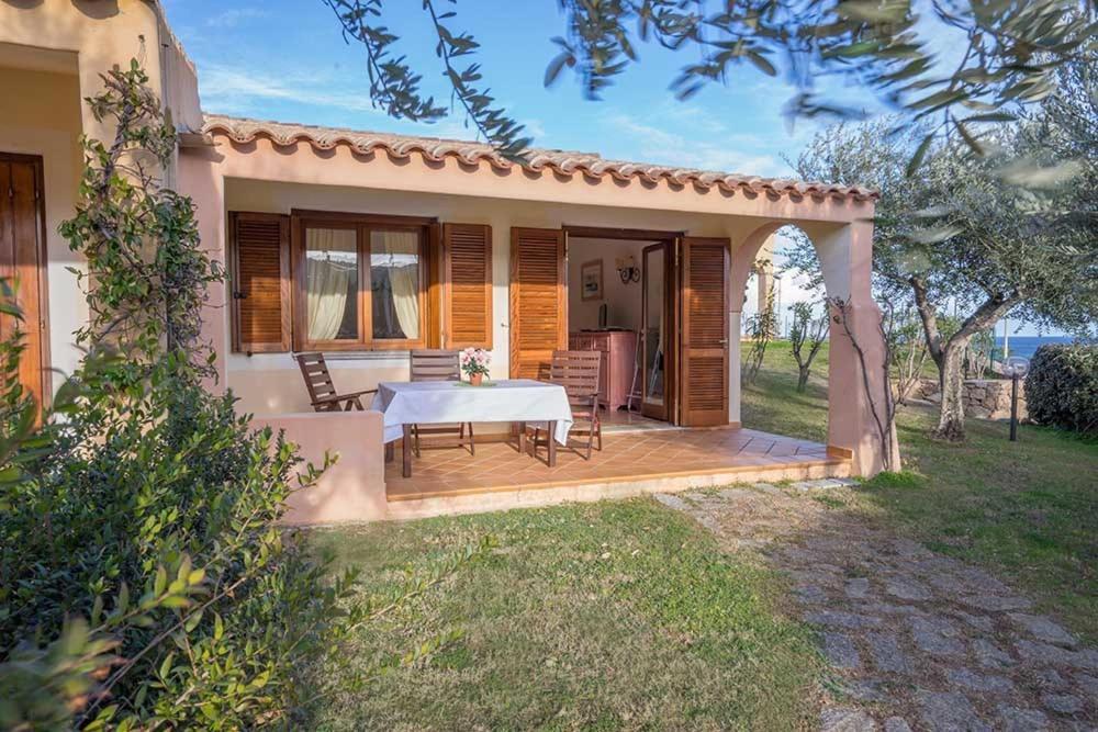 Residence Baia Sant Anna Con Piscina Танаунелла Екстер'єр фото