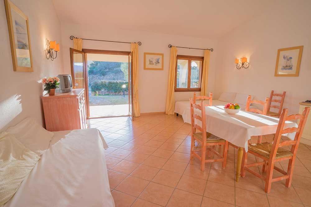 Residence Baia Sant Anna Con Piscina Танаунелла Екстер'єр фото