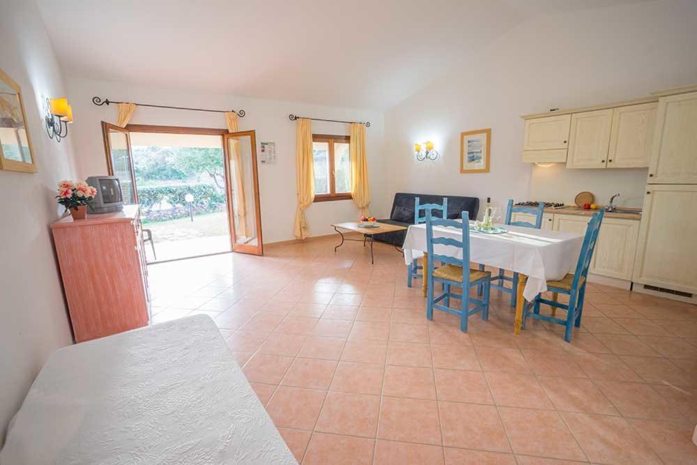 Residence Baia Sant Anna Con Piscina Танаунелла Екстер'єр фото