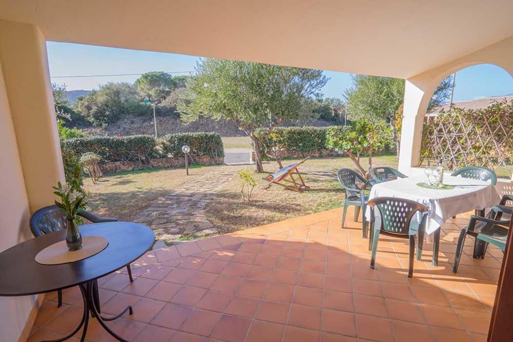 Residence Baia Sant Anna Con Piscina Танаунелла Екстер'єр фото