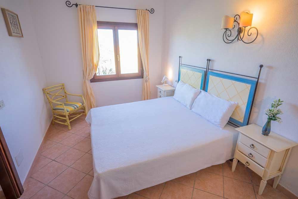 Residence Baia Sant Anna Con Piscina Танаунелла Екстер'єр фото